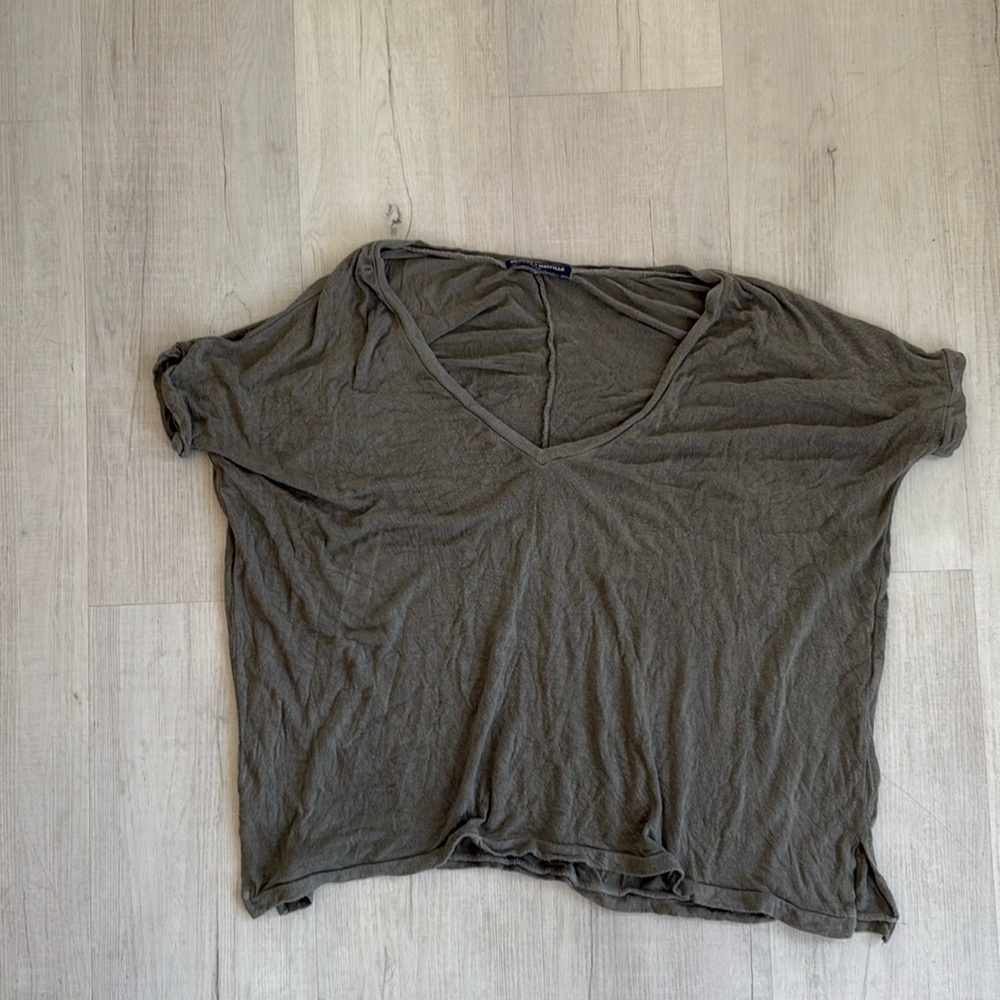 BRANDY MELVILLE WORN ARMY FREEN O/S VNECK
